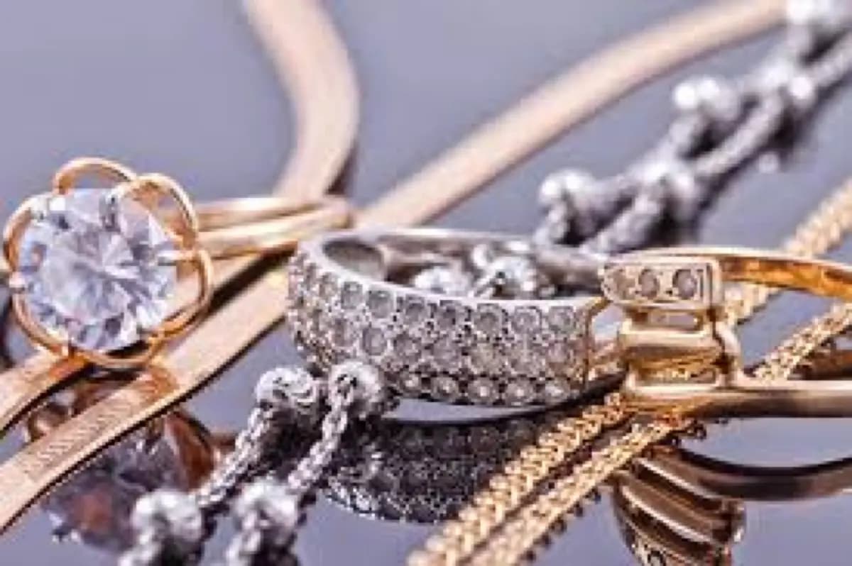 elegant-jewelry-woman